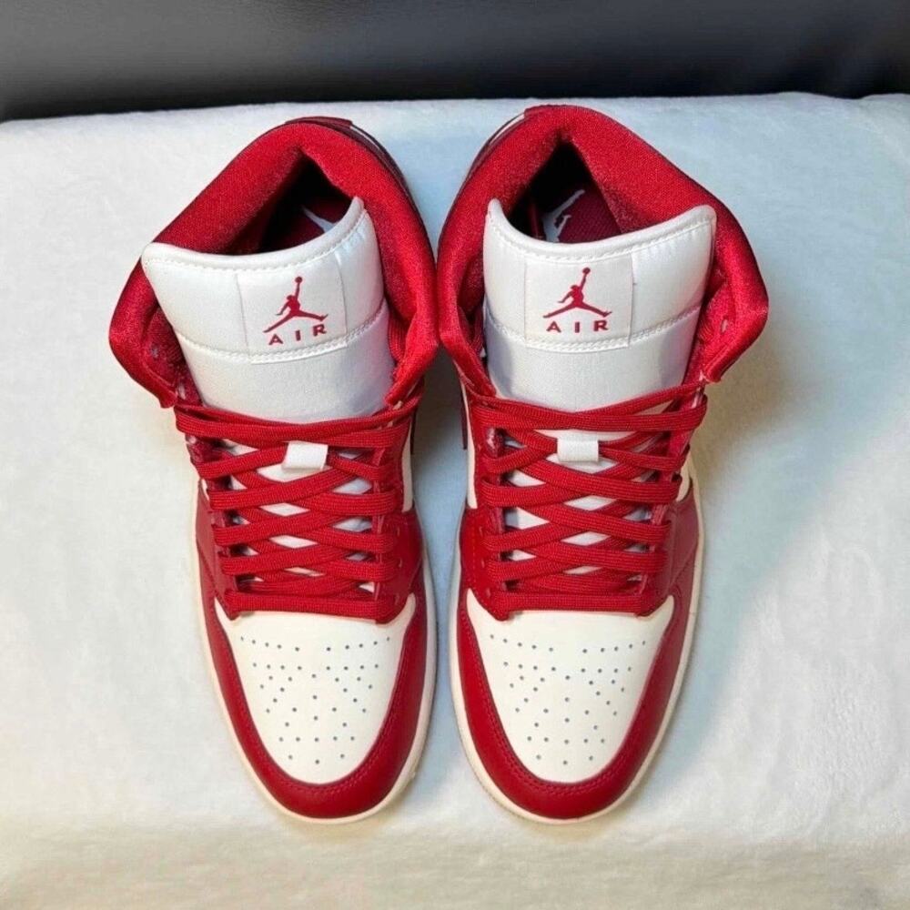Air Jordan 1 Mid “Valentine’s Day 2025” – HJ9337-106 | 9M/10.5W - Picture 8 of 14
